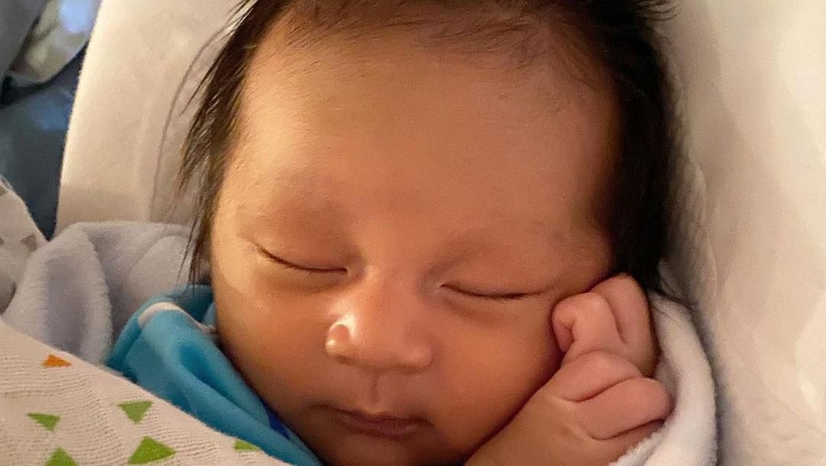 Intip potret gemash nan konyol ala anak pertama Baim Wong dan Paula Veerhoeven&comma; Kiano Tiger Wong&comma; yang berhasil mencuri perhatian netizen di media sosial&period;