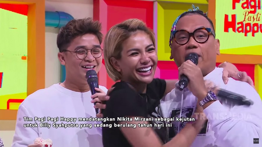 Kebahagiaan yang menyelimuti Billy Syahputra saat tahu dua sahabatnya yaitu Uya Kuya dan Nikita Mirzani berbaikan.