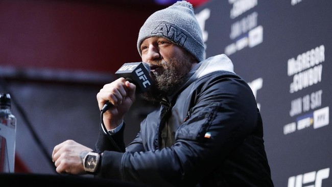 Presiden Ultimate Fighting Championship (UFC) Dana White tidak peduli dengan rumor Conor McGregor melawan Manny Pacquiao.