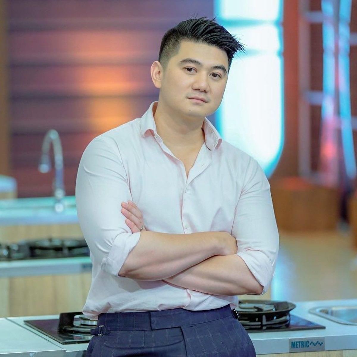 Tujuh fakta menarik dari Chef Arnold Poernomo usai ramainya video lucu Chef Arnold saat mengomentari peserta di salah satu ajang masak&period;