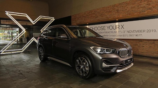 Berdasarkan klaim penjualan dari masing-masing merek, Mercedes-Benz unggul dengan catatan 3.344 unit atas BMW sejumlah 2.500 unit.