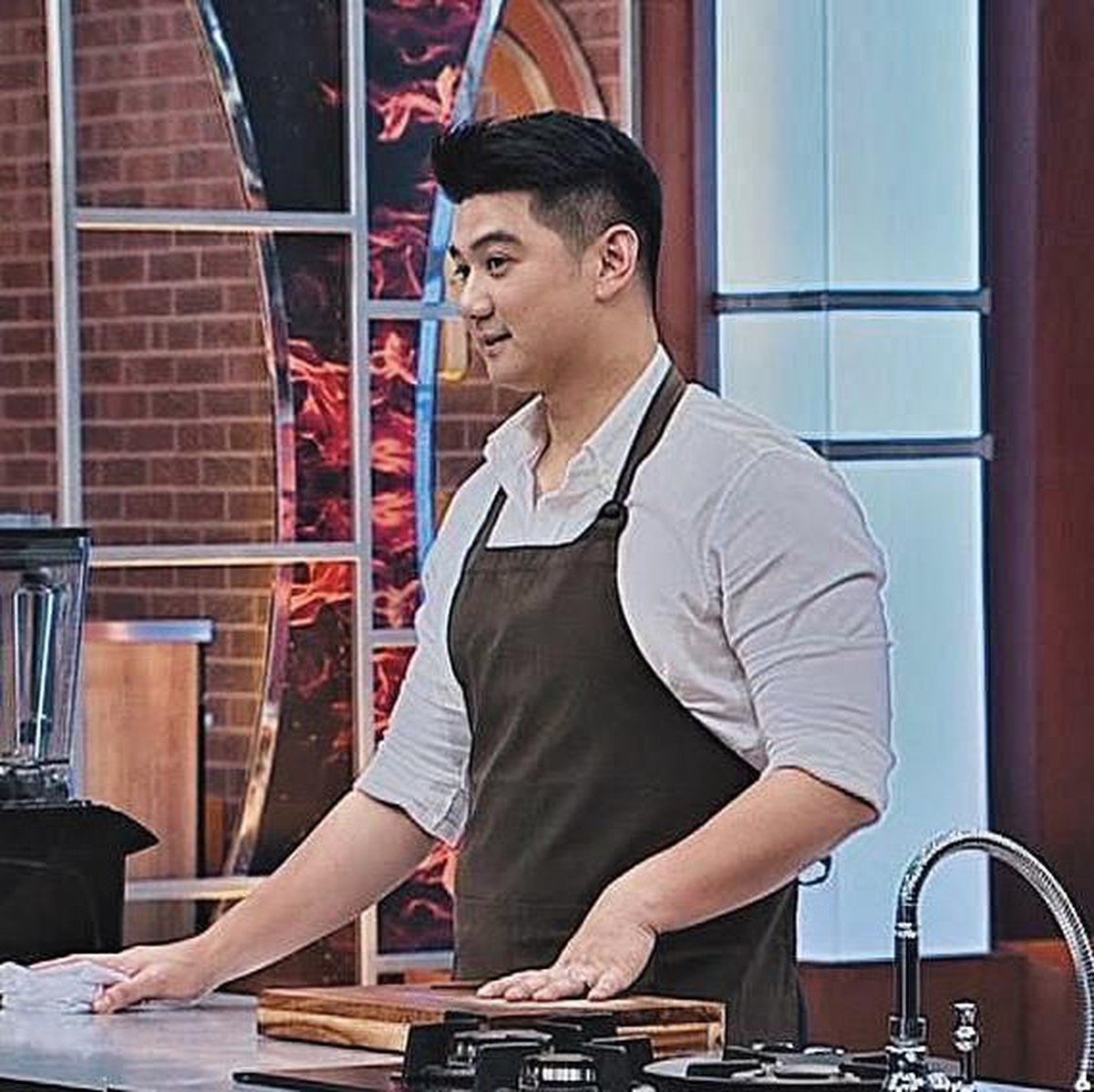 Tujuh fakta menarik dari Chef Arnold Poernomo usai ramainya video lucu Chef Arnold saat mengomentari peserta di salah satu ajang masak&period;