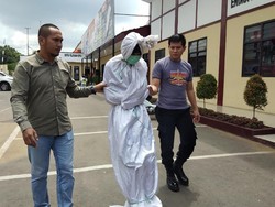 Deretan Aksi Prank Pocong Berujung Ditangkap Gegara Bikin Warga Jantungan