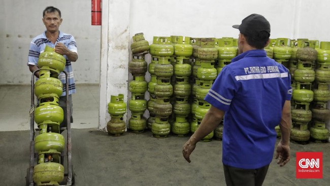 Pengamat mendukung skema penyaluran subsidi LPG 3 kg menjadi tertutup. Namun, pemerintah diingatkan soal pendataan dan potensi harga gas yang melambung.