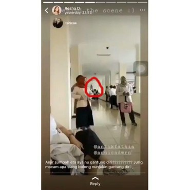 Viral Penampakan Sosok Mirip Orang Gantung Diri di Siang Hari