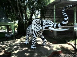 Wisatawan di Solo Protes: Patung Gajah Kok Kayak Zebra?