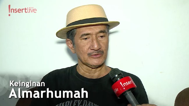 Ade Irawan Dimakamkan Satu Liang Lahat dengan Suami