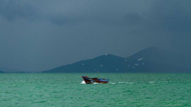 The Fishing Troupe Containing Members of the South Sulawesi DPRD Trapped in the Ocean