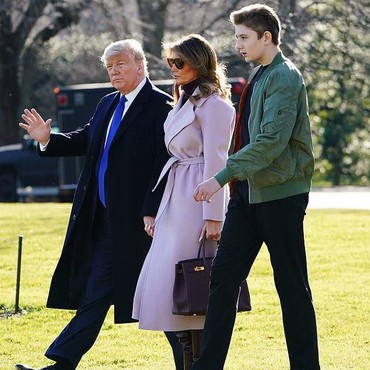 Beranjak Dewasa, Barron Trump Kalahkan Tinggi Donald Trump