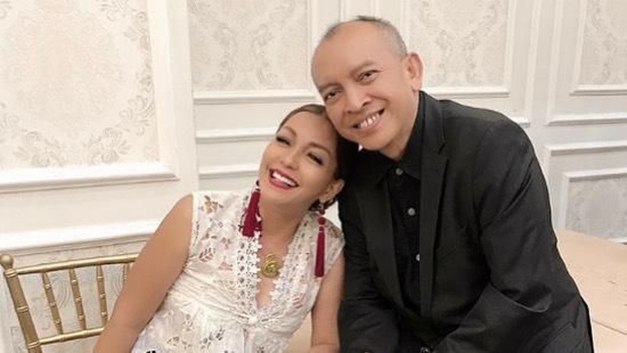 Ekki Soekarno, suami dari Soraya Haque diketahui tengah dirawat di Rumah Sakit Pondok Indah Bintaro, Tangerang Selatan. Belum diketahui sebab Ekki dirawat.