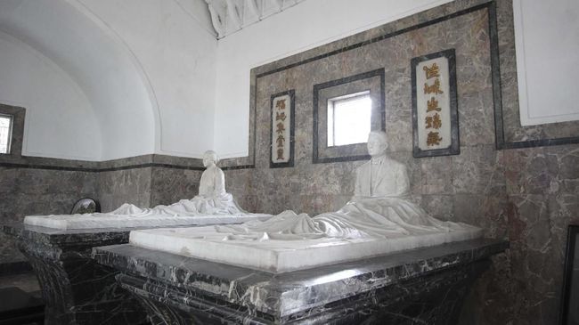 Setelah wafat, Thio Sing Liong tidak dimakamkan, melainkan disimpan di mausoleum bersama istri kesayangan.