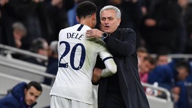 Kronologi Tottenham Pecat Mourinho
