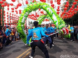 Barongsai & Buto Ramaikan Karnaval Grebeg Sudiro di Solo