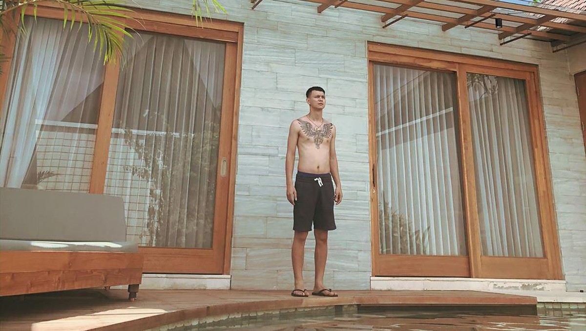 Marcell Darwin baru saja menikah dengan seorang wanita bernama Nabila Faisal&period; Berikut ini 7 momen romantis ketika mereka bulan madu di Bali&period;