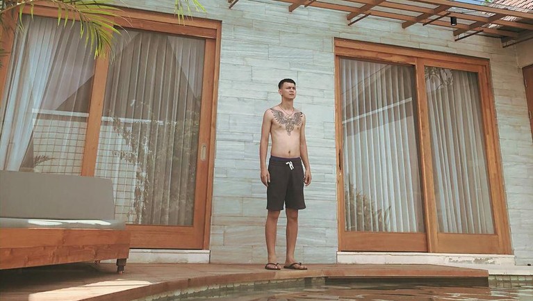 7 Momen Bulan Madu Romantis Marcell Darwin dan Sang Istri Marcell Darwin baru saja menikah dengan seorang wanita bernama Nabila Faisal. Berikut ini 7 momen romantis ketika mereka bulan madu di Bali.