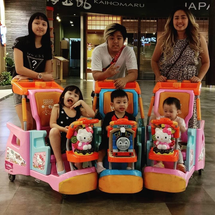 <p>Perjalanan cinta Pinkan diketahui sangat berliku, hingga melahirkan anak pertamanya, Muhammad Alfa Rezel di tahun 2005. (Foto: Instagram @pinkan_mambo)</p>