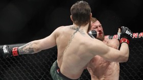 Cowboy Cerrone Patah Hidung Usai Kalah TKO dari McGregor