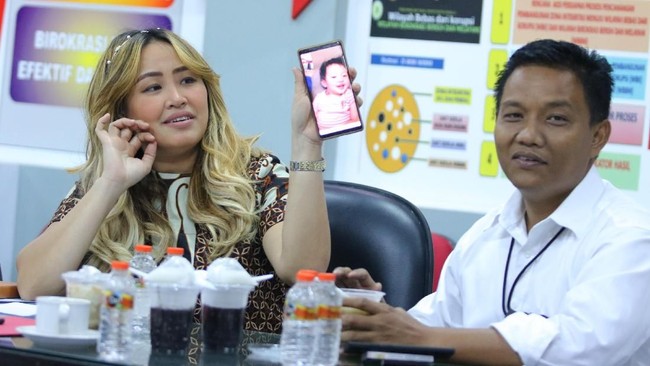 Penyanyi Pinkan Mambo membantah dirinya terlibat sebagai member Memiles. Menurutnya, kaitannya di Memiles sebatas pengisi salah satu acara perusahaan tersebut.