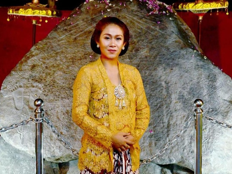 Kehidupan glamour Ratu Keraton Agung Sejagat, Fanni Aminadia, saat ini tengah menjadi sorotan. Berikut deretan potretnya: