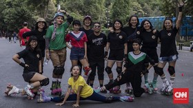 Belajar Sepatu Roda Bareng Komunitas Rad Supersonic