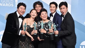 Pemain Parasite Dapat 'Standing Ovation' dari Hollywood