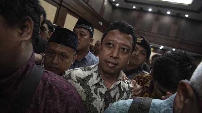 ICW mengkritik Partai Persatuan Pembangunan (PPP) seperti kekurangan anggota lantaran menerima eks terpidana korupsi Muhammad Romahurmuziy kembali ke partai.