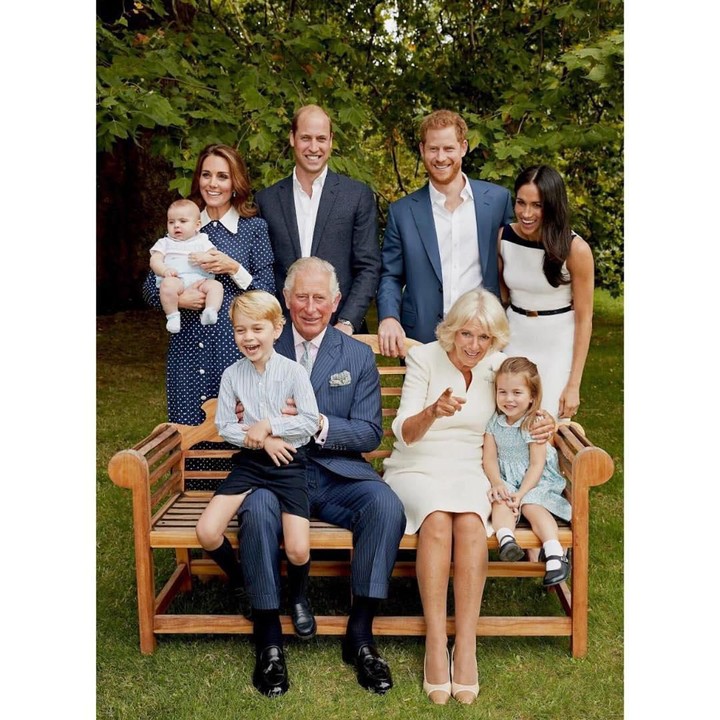<p>Throwback saat ulang tahun ke-70 Pangeran Charles. Harry-Meghan kala itu sudah resmi menikah namun belum dikaruniai anak. Keduanya berkumpul dengan William-Kate dan para keponakan. (Foto: Instagram @kensingtonpalace)</p>