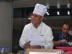Silaturahmi dengan Dewas KPK, Chef Firli Masak Nasi Goreng
