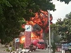 Truk Tangki BBM Terbakar di SPBU Batulawang Kota Banjar