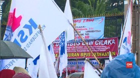 VIDEO: Omnibus Law Cipta Lapker, Buruh Soroti PHK dan UMK