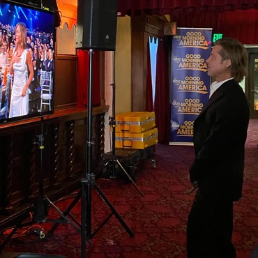 Momen Manis Brad Pitt & Jennifer Aniston di SAG Awards 2020