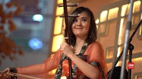 Cerita Gavrila di Gesekan Dawai Erhu