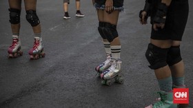 FOTO: Bernostalgia Lewat Roller Skates