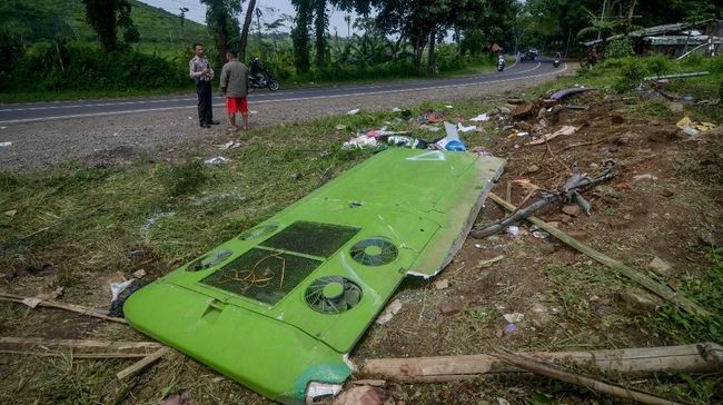 Komponen Rem Bus Terguling di Subang Terbuat dari Karet Polisi menyebut bus yang terguling di Subang sudah dimodifikasi remnya. Komponen yang mestinya terbuat dari besi diganti dengan karet tanpa alat pengunci.