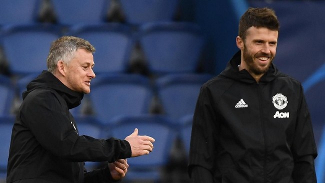 Michael Carrick mengungkapkan alasan tidak berbicara kepada pelatih interim Manchester United Ralf Rangnick jelang melawan Arsenal di Old Trafford, Jumat (3/12) dini hari WIB.