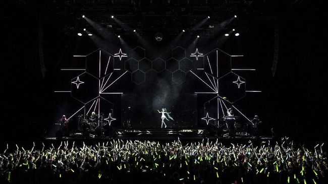 Sebuah konser digelar di Beirut, Libanon, untuk mengenang para korban ledakan dahsyat yang terjadi sebulan lalu di kota pelabuhan tersebut.
