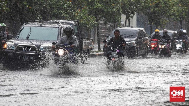 Menko Perekonomian Airlangga Hartarto mengungkapkan kerugian ekonomi imbas banjir pesisir Jakarta mencapai Rp2,1 triliun per tahun.