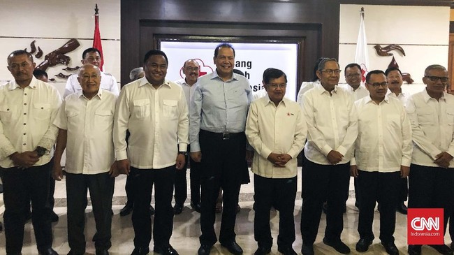 Ketua Umum Pengurus Pusat Palang Merah Indonesia (PMI) Jusuf Kalla melantik dewan kehormatan dan pengurus pusat PMI masa bakti 2019-2024.