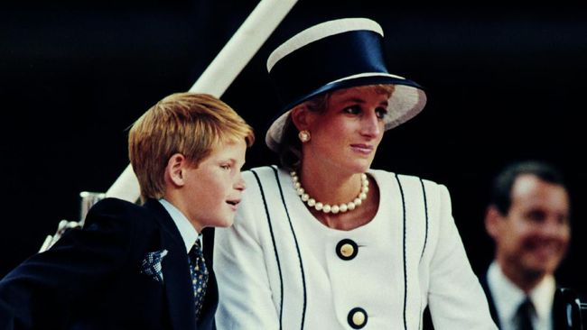Pangeran Harry mengaku pernah tidak terima dengan kematian Putri Diana selama bertahun-tahun dan ibunya hanya bersembunyi di suatu tempat.