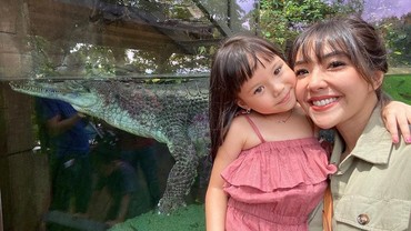 img-title Soal Pendidikan, Gisel Selektif Pilih Sekolah Untuk Gempita