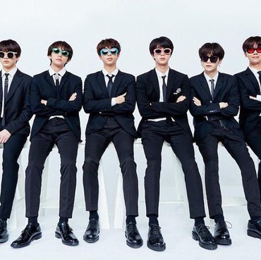 Manisnya Foto BTS & Ariana Grande Saat Latihan di Studio Los Angeles