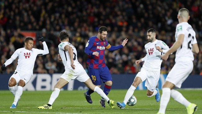 Barcelona harus bersusah payah untuk mengalahkan Granada pada lanjutan Liga Spanyol di Stadion Camp Nou, Minggu (19/1) waktu setempat.