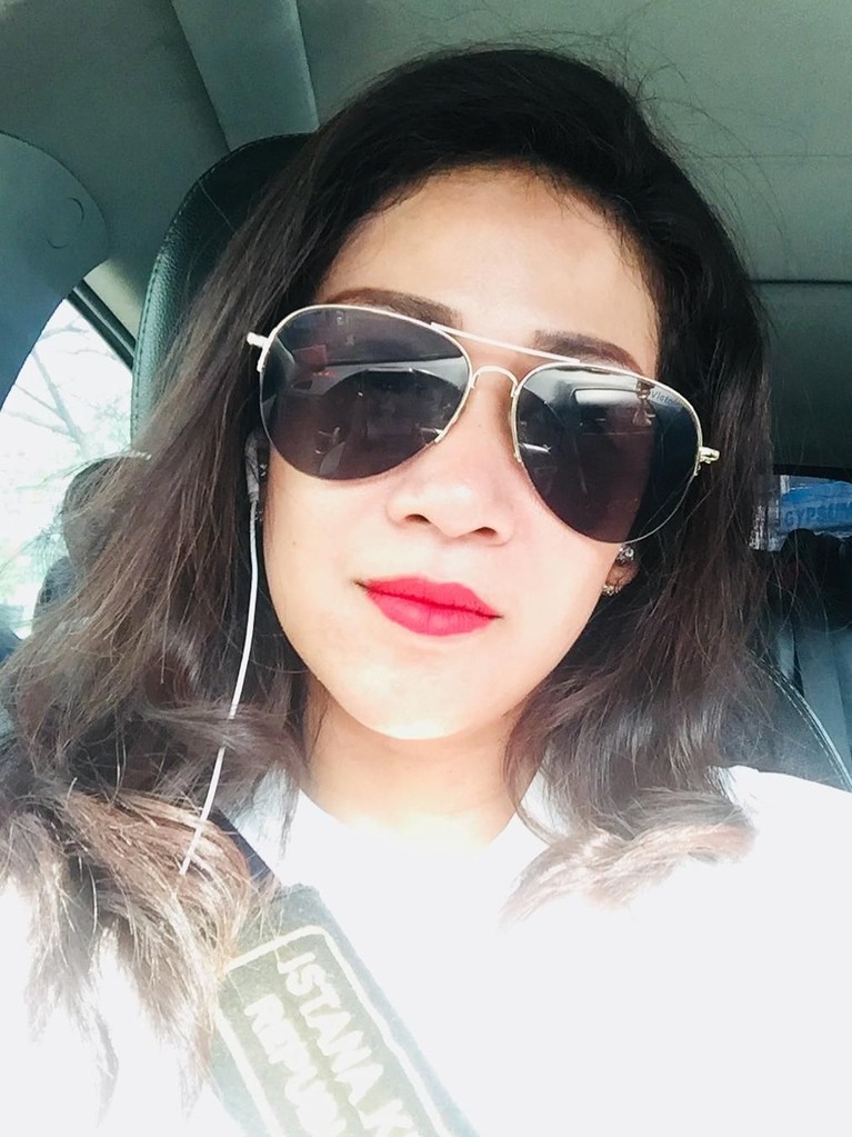 7 Potret Glamour Ratu Keraton Agung Sejagat Fanni Aminadia Kehidupan glamour Ratu Keraton Agung Sejagat, Fanni Aminadia, saat ini tengah menjadi sorotan. Berikut deretan potretnya: