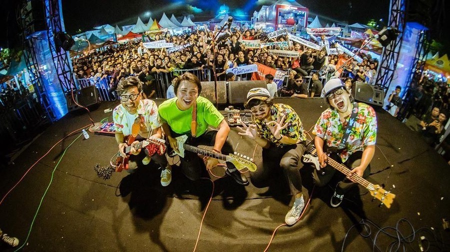 The Panturas Alami Kecelakaan Mobil Saat Tur ke Lampung Kecelakaan mobil yang dialami grup band The Panturas saat melakukan tur ke Lampung.