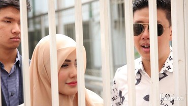 img-title Rey Utami Akui Menggigil Sebelum Sidang Kasus Ikan Asin, Kenapa?