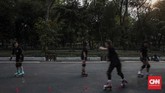 FOTO: Bernostalgia Lewat Roller Skates Komunitas Rad Supersonic membuka pintu bagi warga Jakarta dan sekitarnya yang ingin berlatih roller skates bersama mereka.