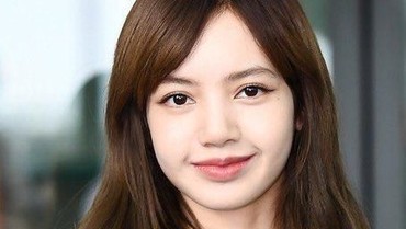 img-title Tanpa Poni Andalan, Lisa BLACKPINK Sukses Bikin Pangling