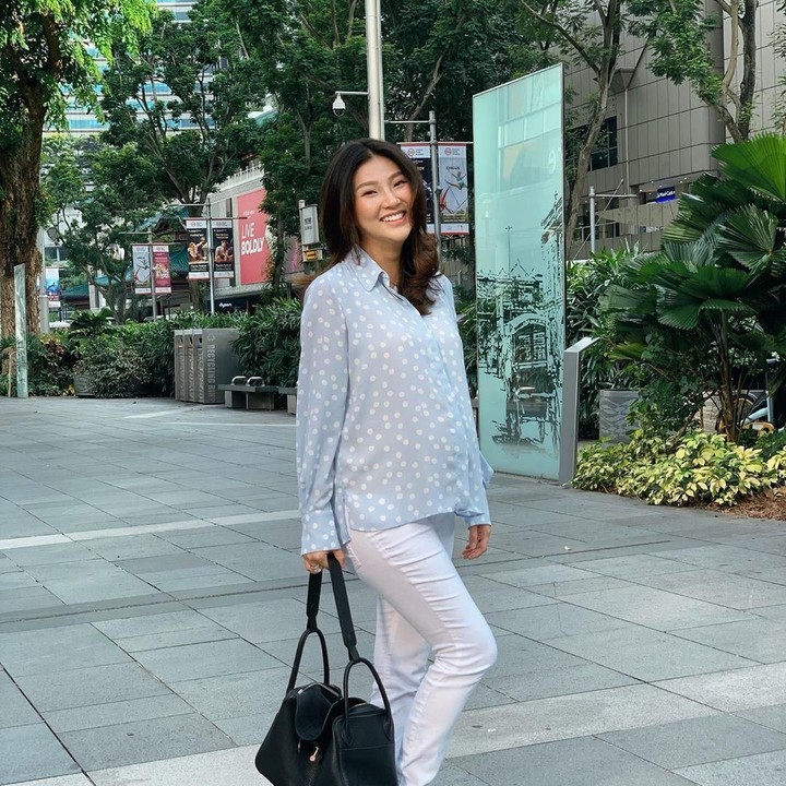 <p>Potret Sarwendah ketika hamil anak kedua nih. Meski hamil tua, istri Ruben Onsu ini tetap langsing ya? (Foto: Instagram @sarwendah29)</p>