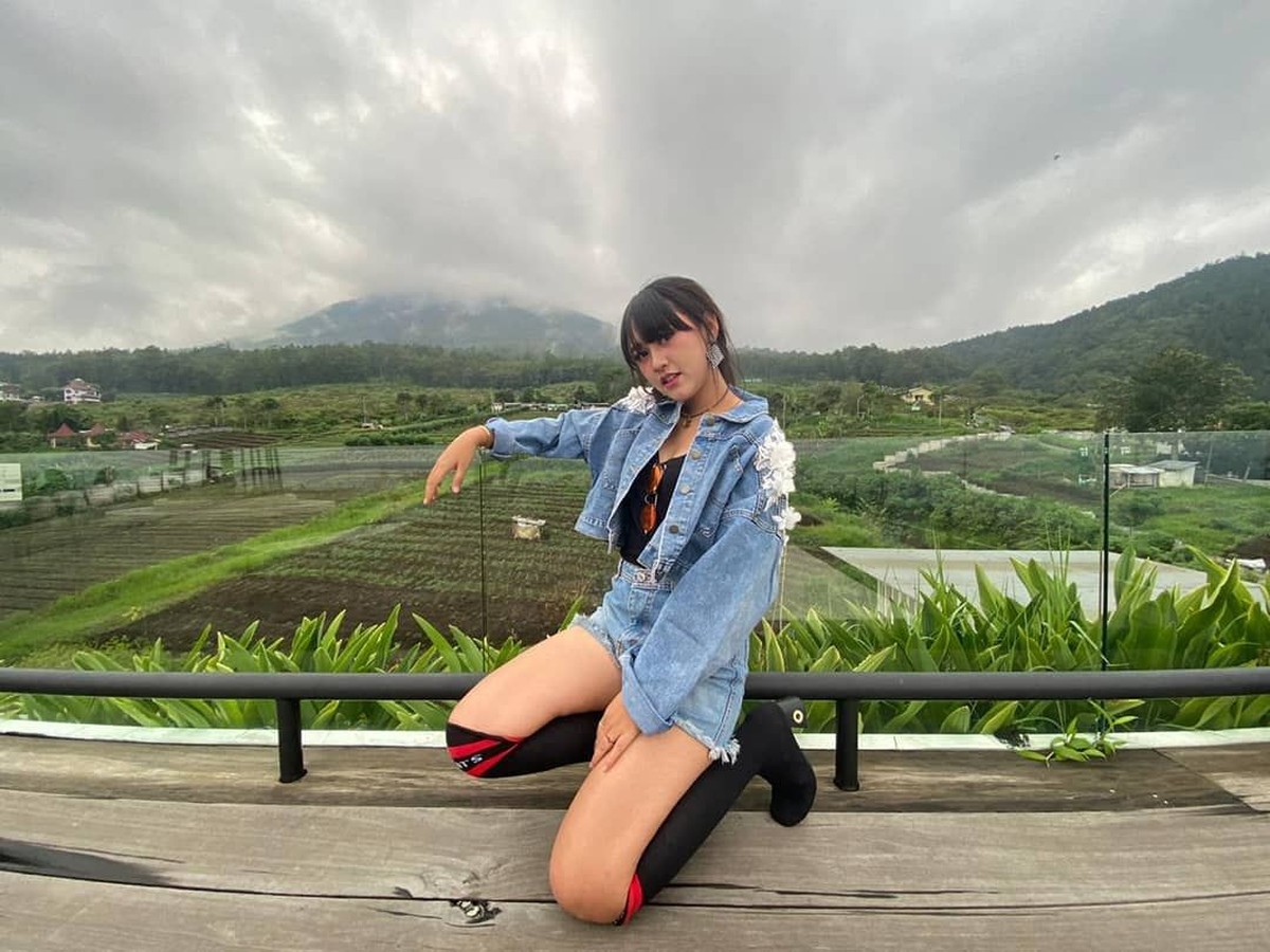 Nama pedangdut Happy Asmara kembali menjadi sorotan setelah merilis lagu terbarunya Sepine Wengi&period; Jarang terekpose berikut ini 5 fakta Happy Asmara&period;