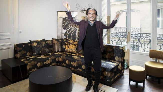 Kenzo Takada, mantan desainer rumah mode Kenzo mengumumkan kembalinya ke dunia yang pernah membesarkan namanya di usia 80 tahun.